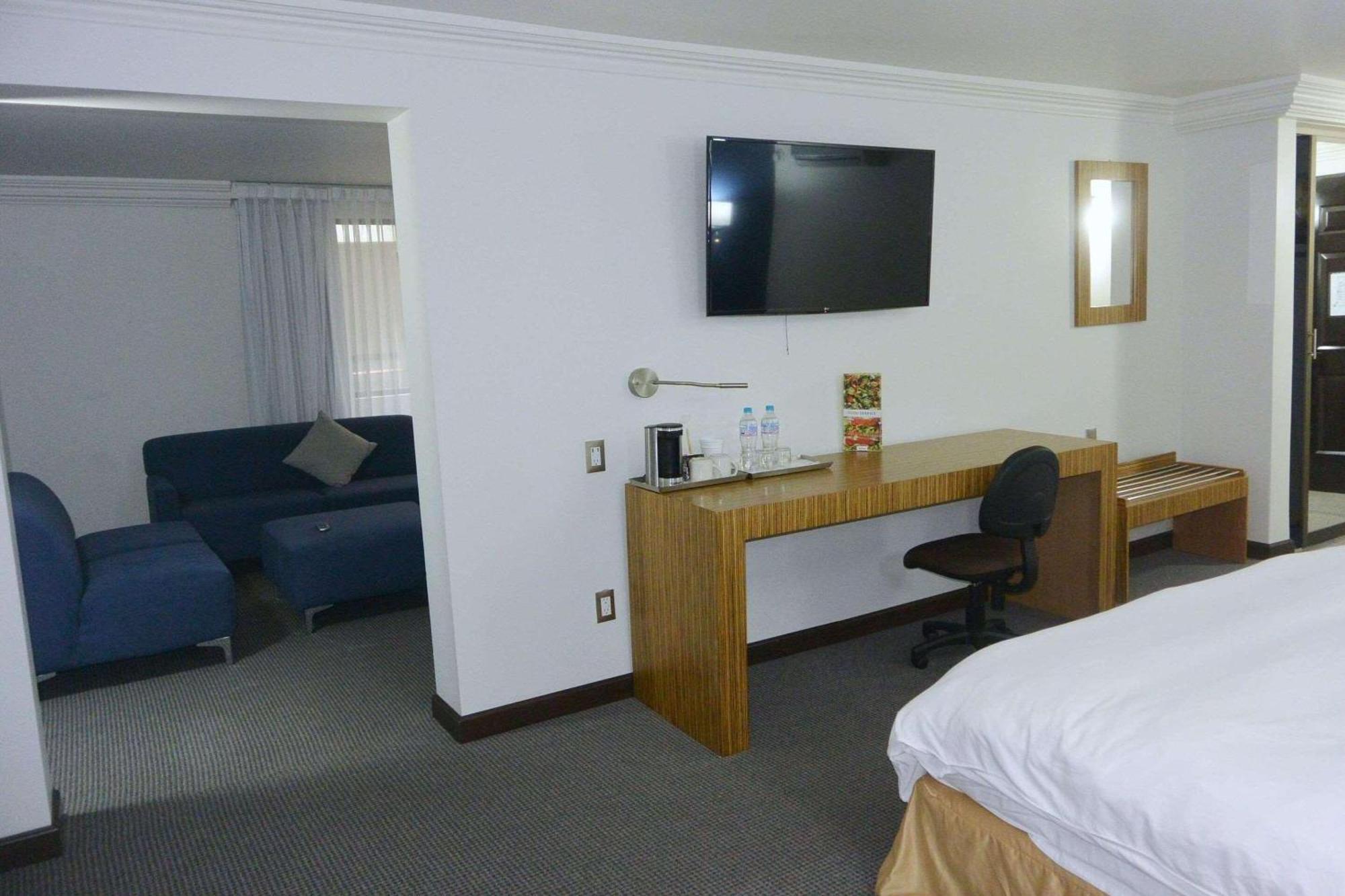 Radisson Hotel & Convention Center Toluca Buitenkant foto